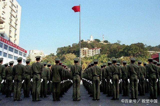 澳門迴歸祖國19週年,重溫解放軍駐防歷史一刻,依然讓人淚流滿面